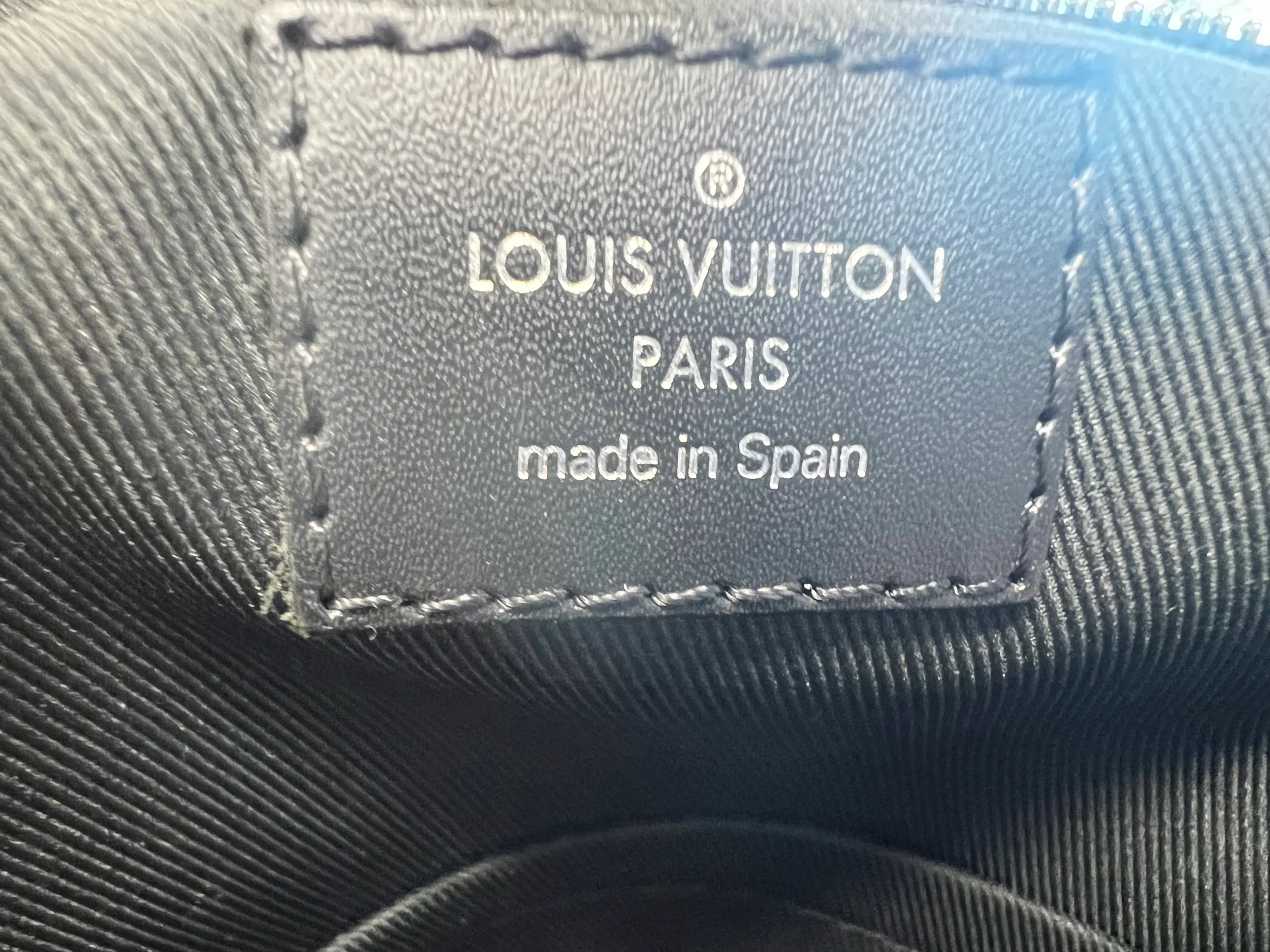 (2019) Louis Vuitton Avenue Sling Bag in classic Damier Graphite Canvas (Style No. N41719 / N45302)