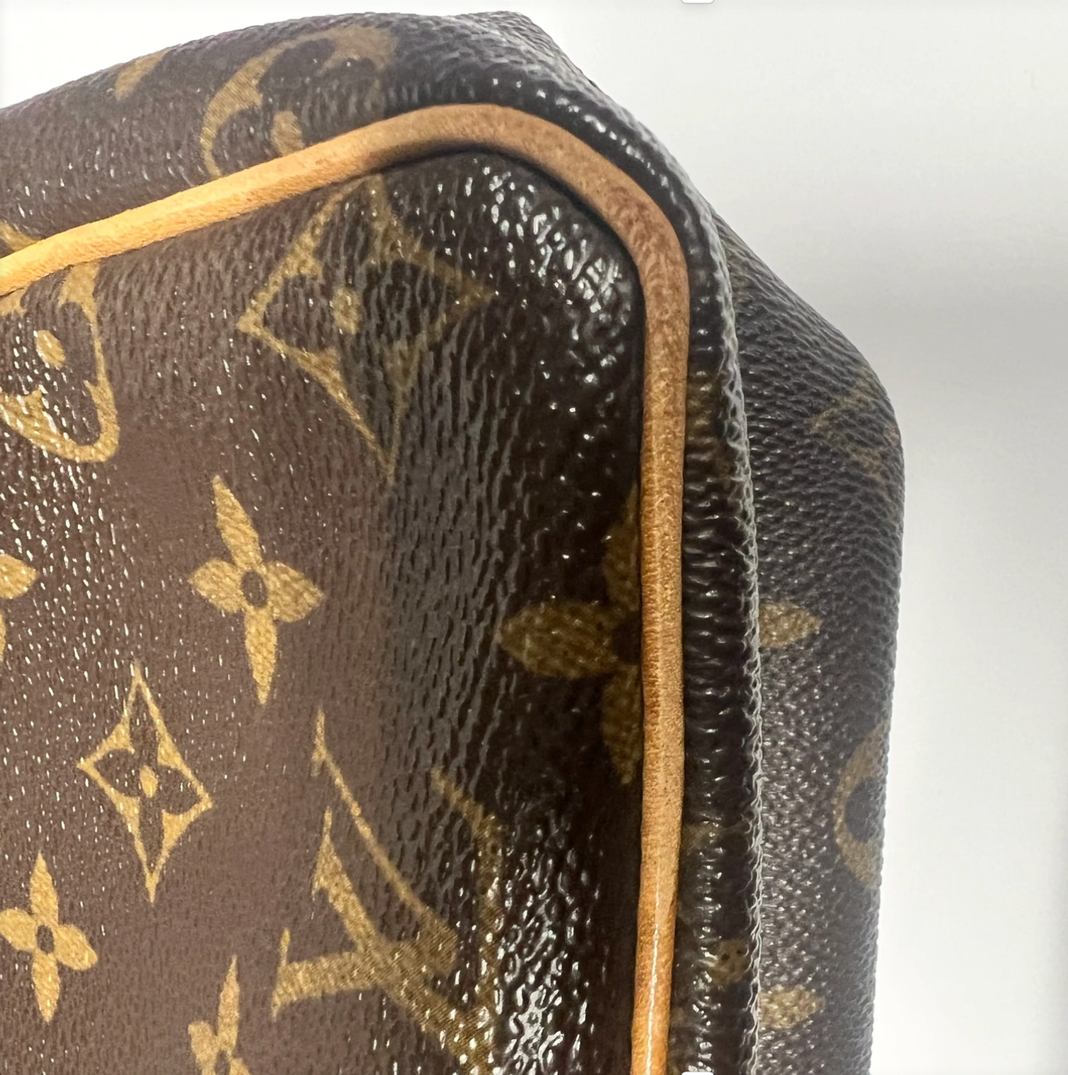 Louis Vuitton Viva-Cite PM Crossbody Messenger and Shoulder Bag (2004)