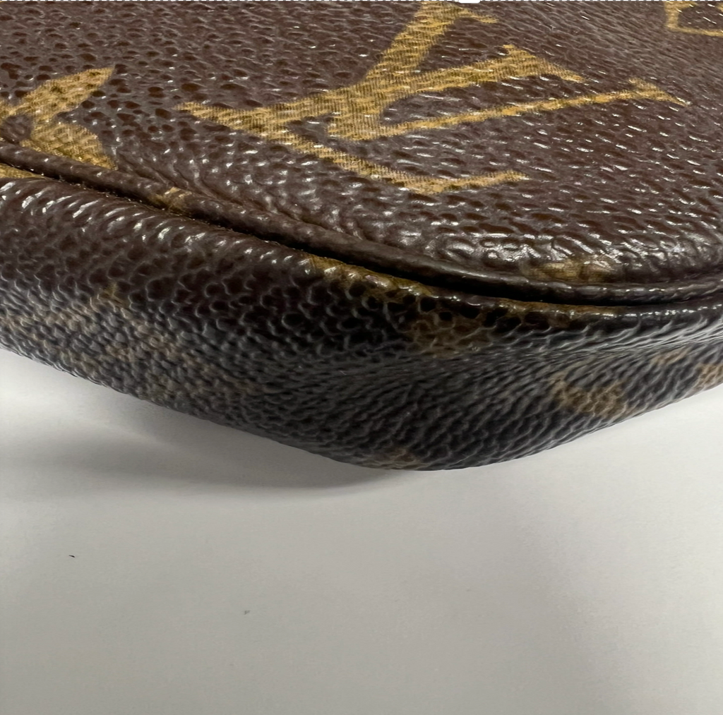 Louis Vuitton Pochette Accessories in Monogram Canvas (2001)