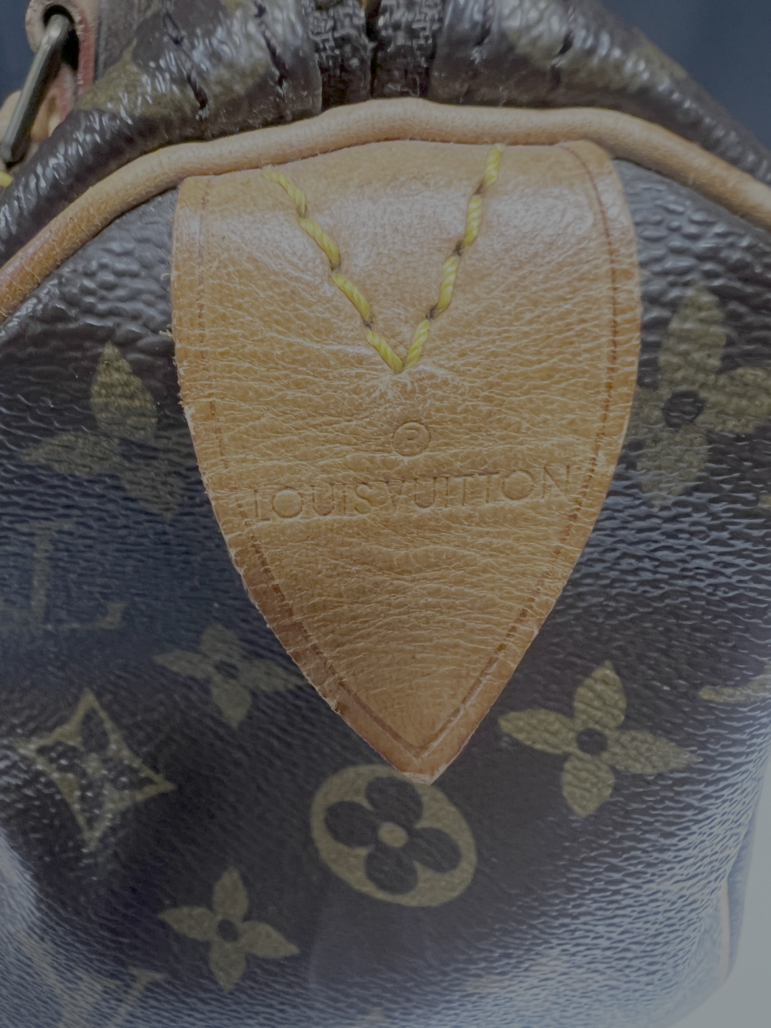 (1990) Louis Vuitton Speedy 25 in Classic Monogram