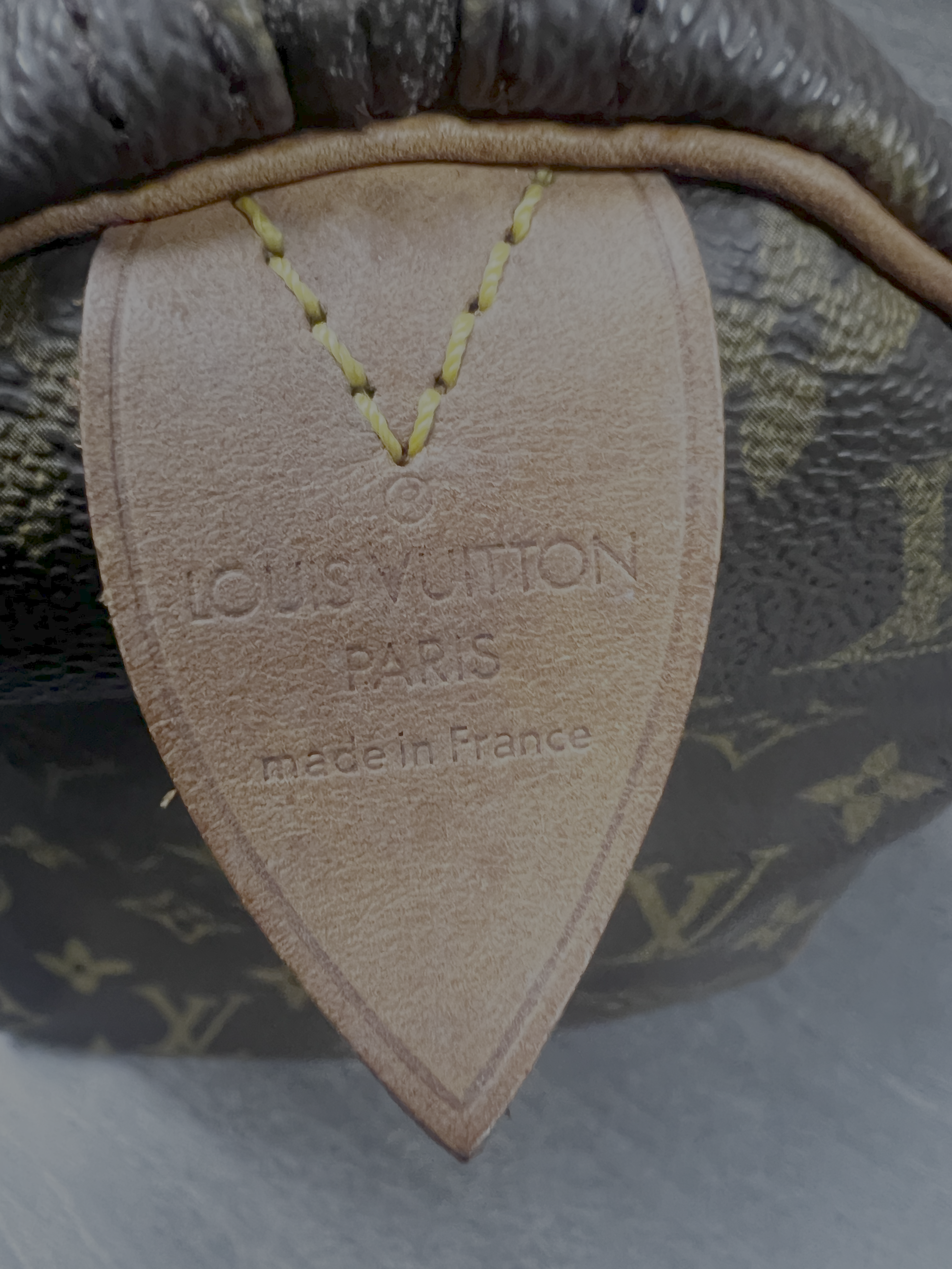 (26) Louis Vuitton Speedy 30
